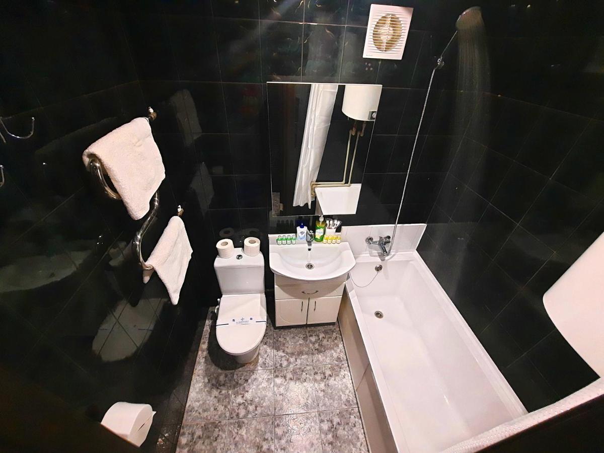 Sea Style: Alex Apartments with 24/7 Self Check-In Poltava Room photo
